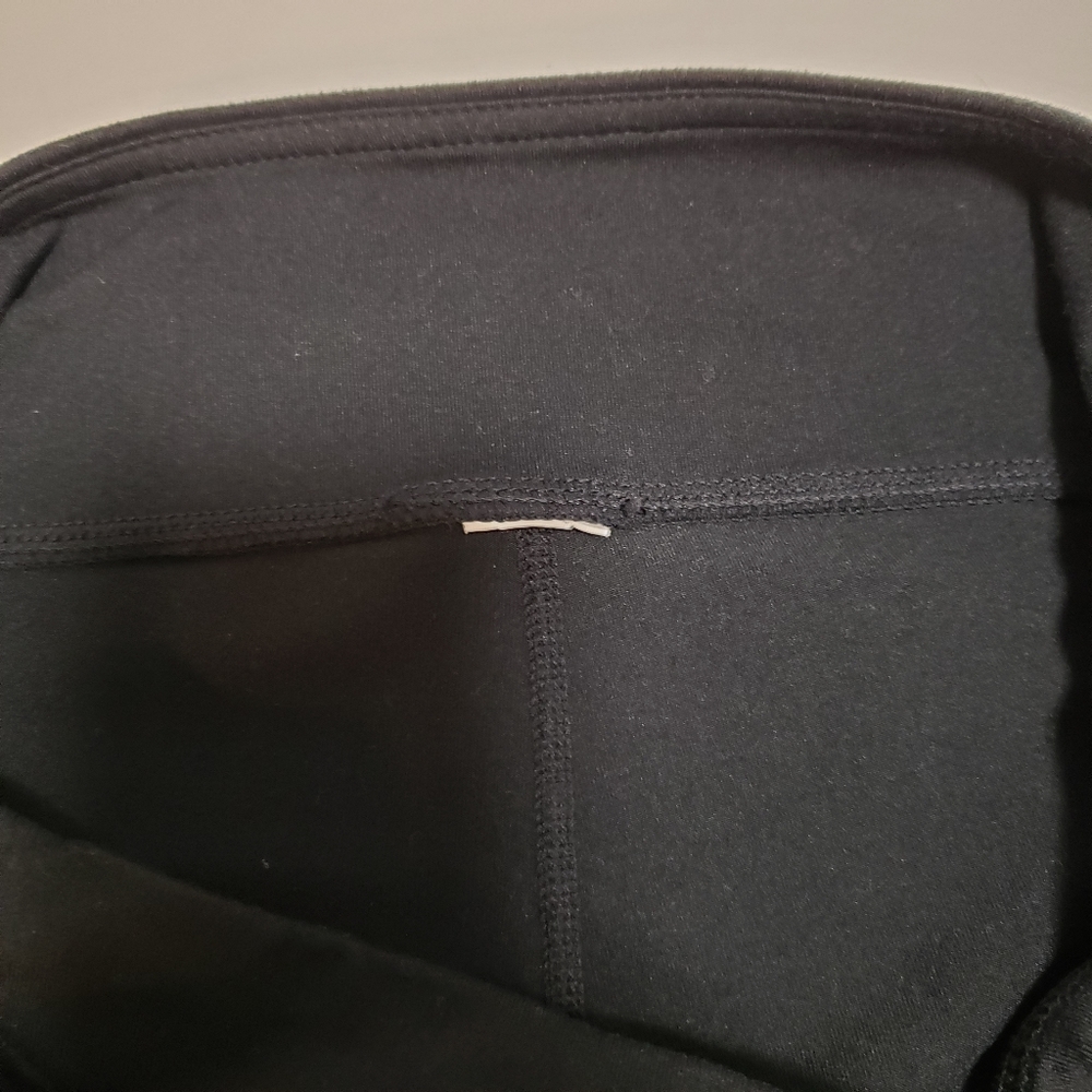 Fabletics Cropped Capris Athletic Yoga Leggings - image 7